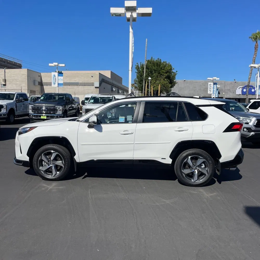 2025 Toyota RAV4 Plug-in Hybrid SE