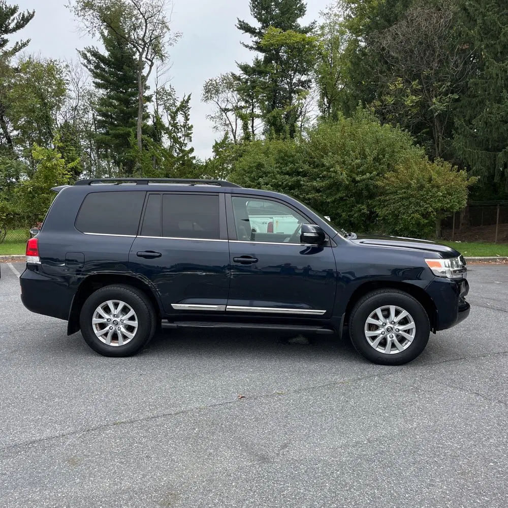 2016 Toyota Land Cruiser Base