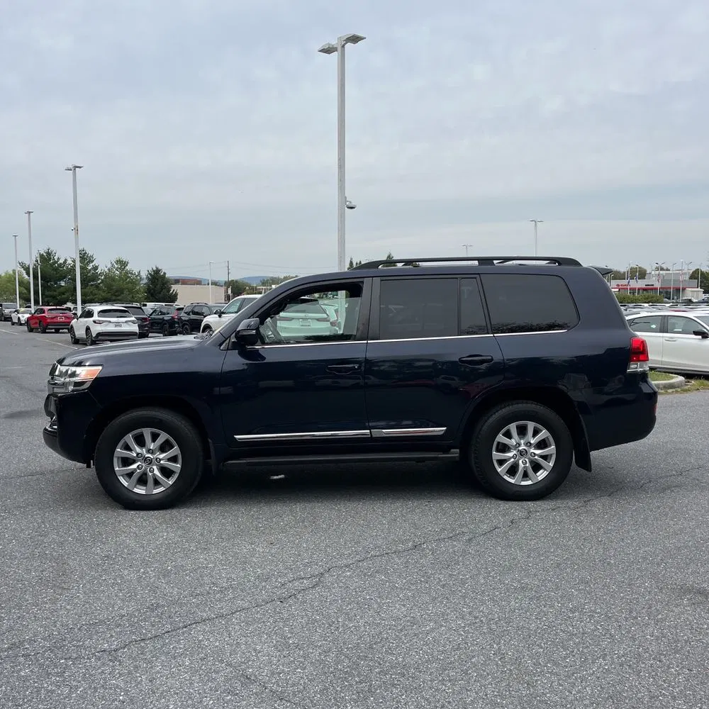 2016 Toyota Land Cruiser Base