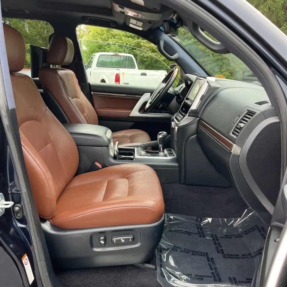2016 Toyota Land Cruiser Base