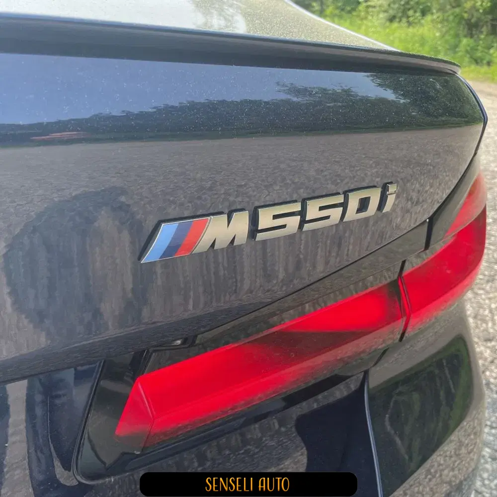 2022 BMW 5-Series M550xi