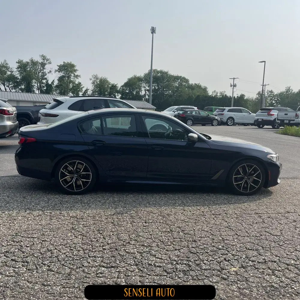 2022 BMW 5-Series M550xi
