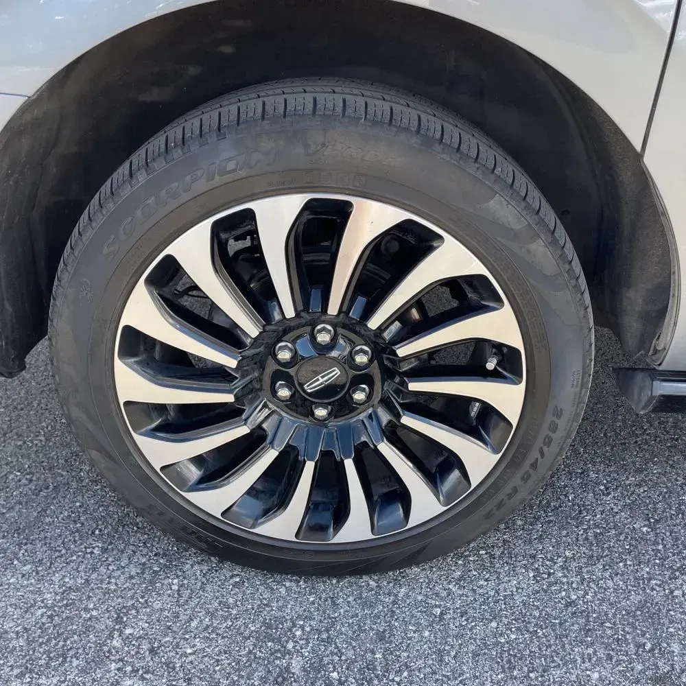 2023 Lincoln Navigator L Black Label