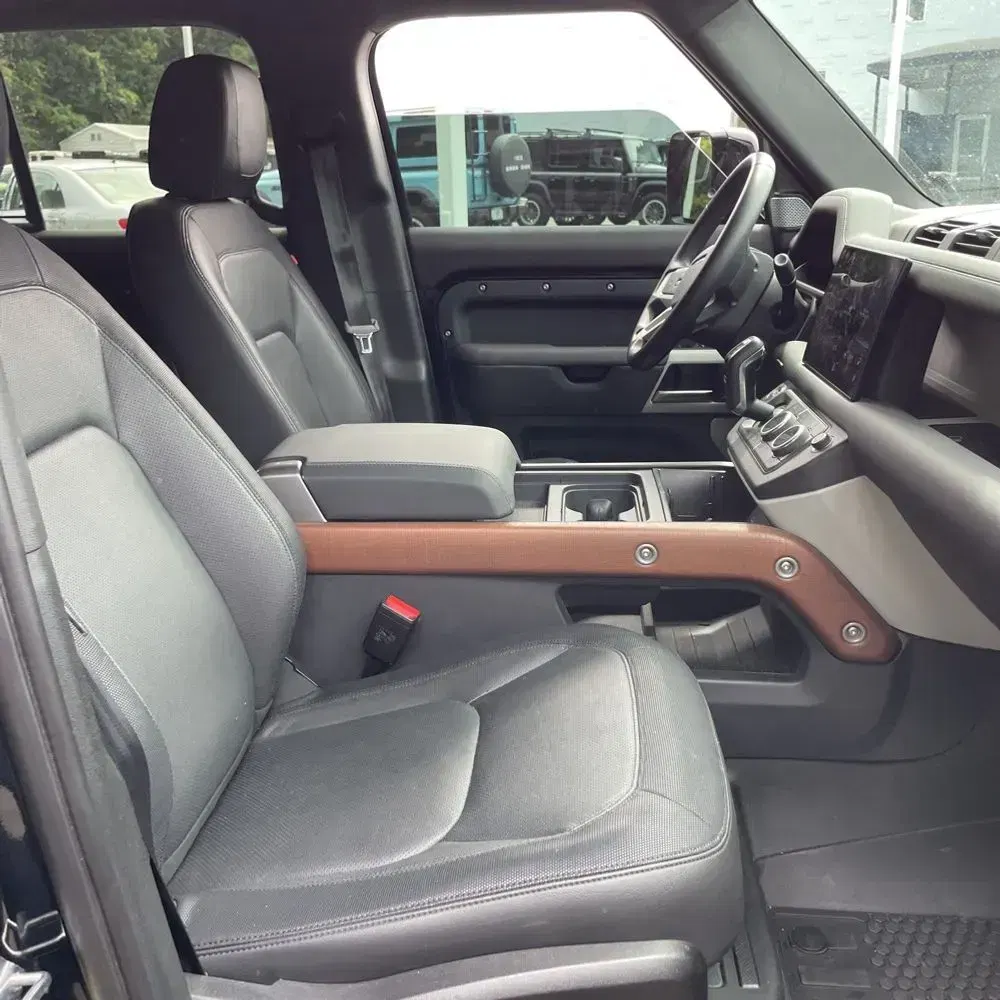 2024 Land Rover Defender 130 X-Dyn SE P400