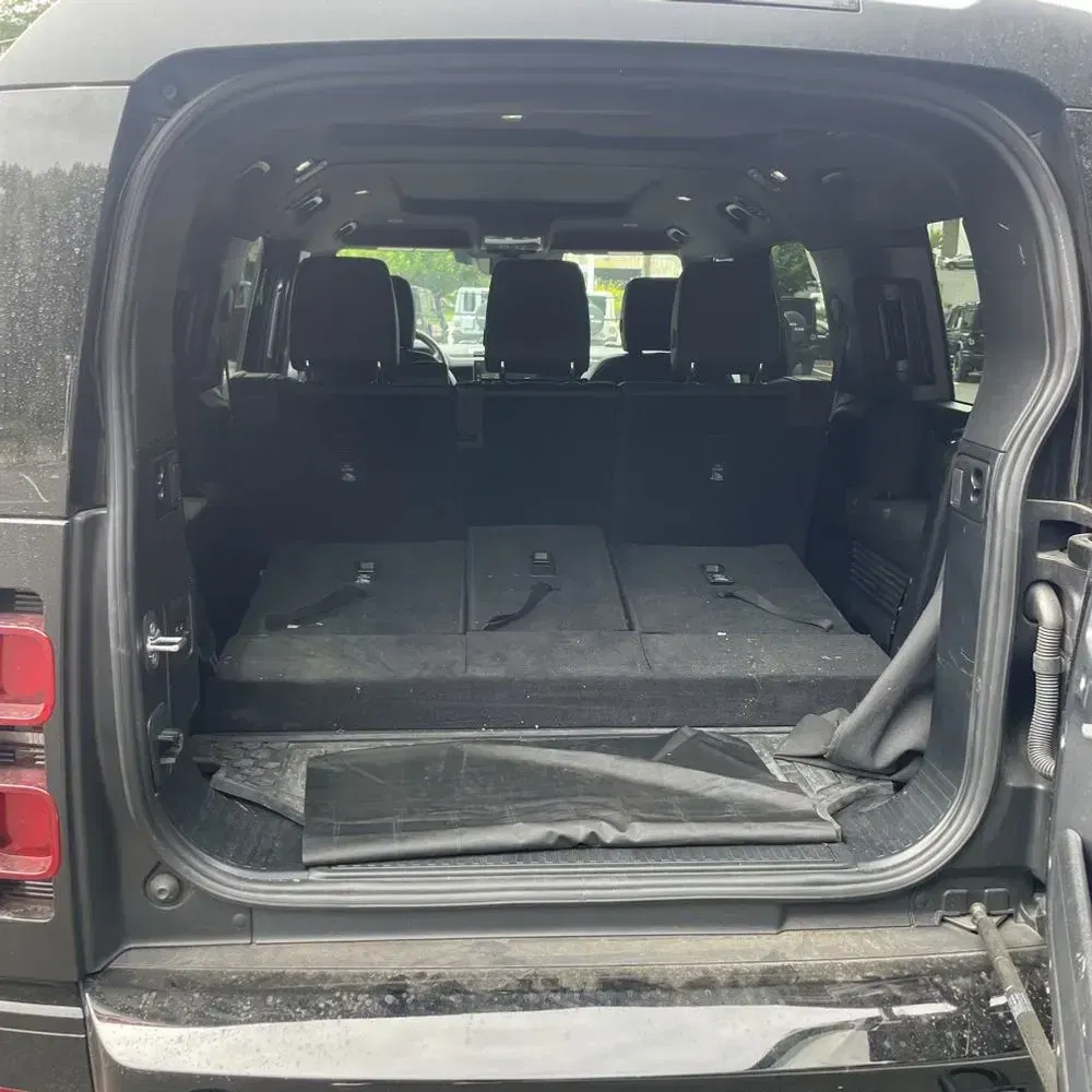 2024 Land Rover Defender 130 X-Dyn SE P400