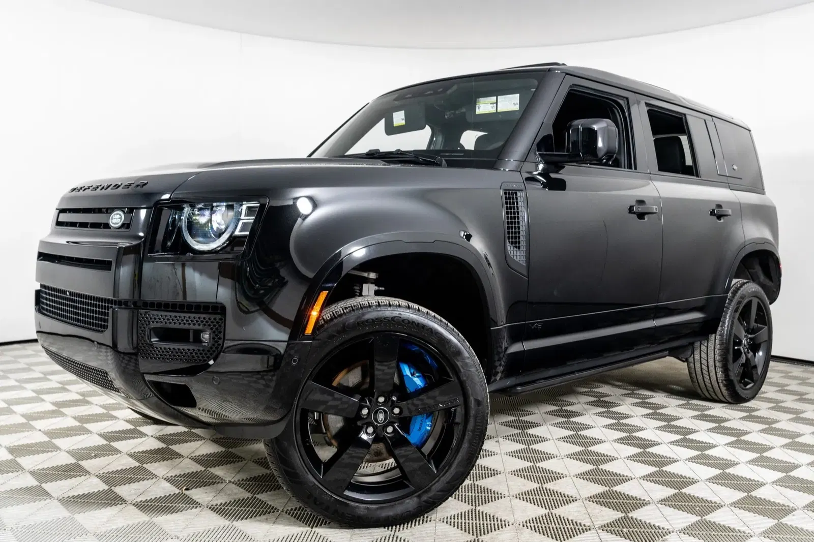 2022 Land Rover Defender 110 V8 Bond Edition