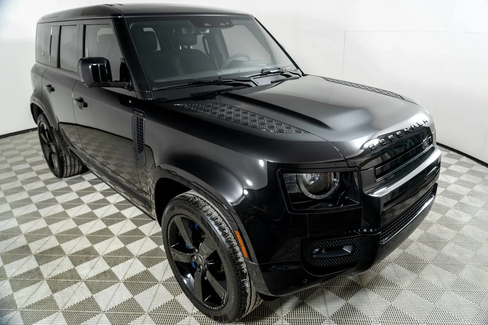2022 Land Rover Defender 110 V8 Bond Edition