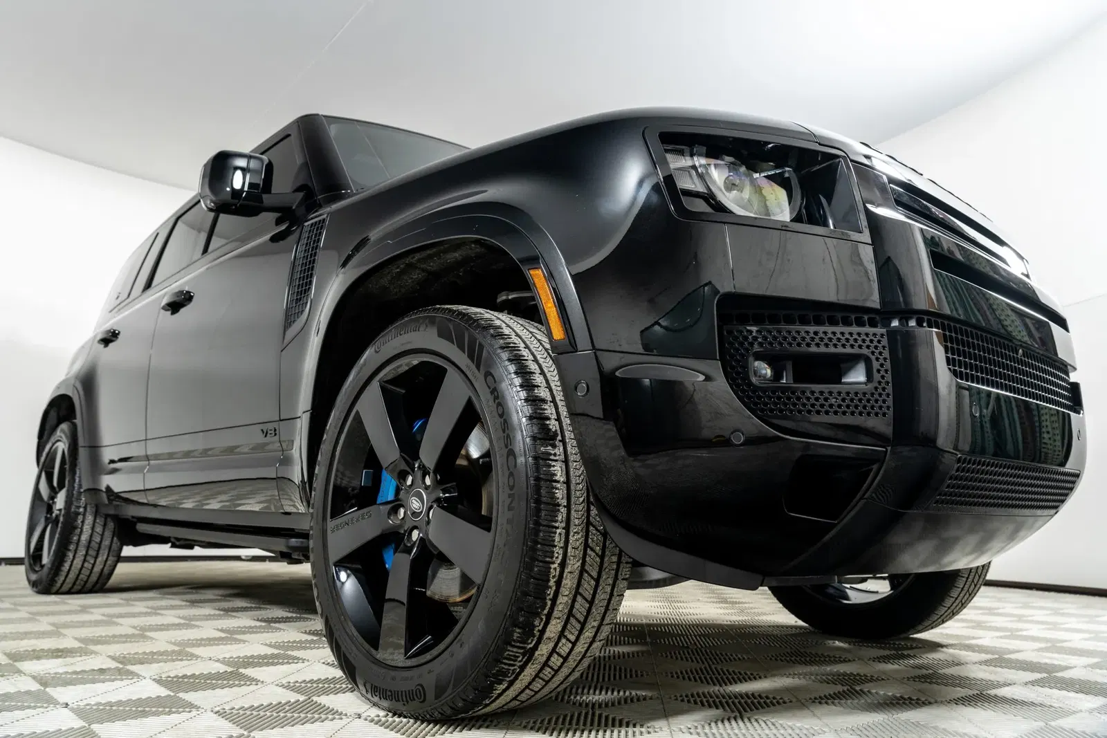 2022 Land Rover Defender 110 V8 Bond Edition