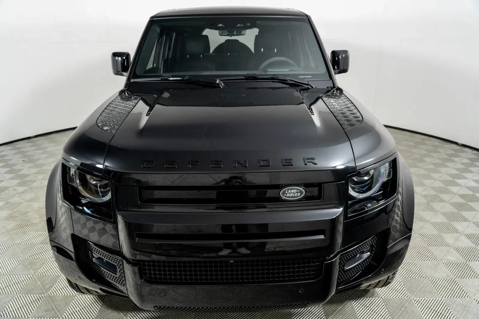 2022 Land Rover Defender 110 V8 Bond Edition