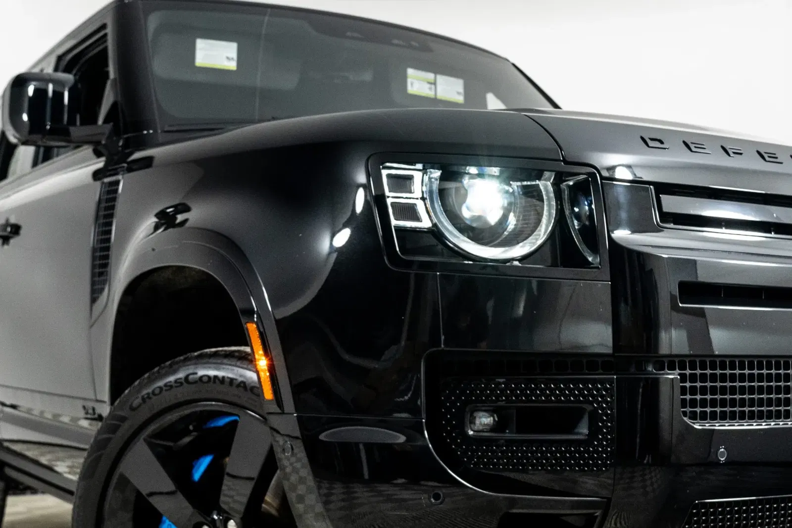2022 Land Rover Defender 110 V8 Bond Edition