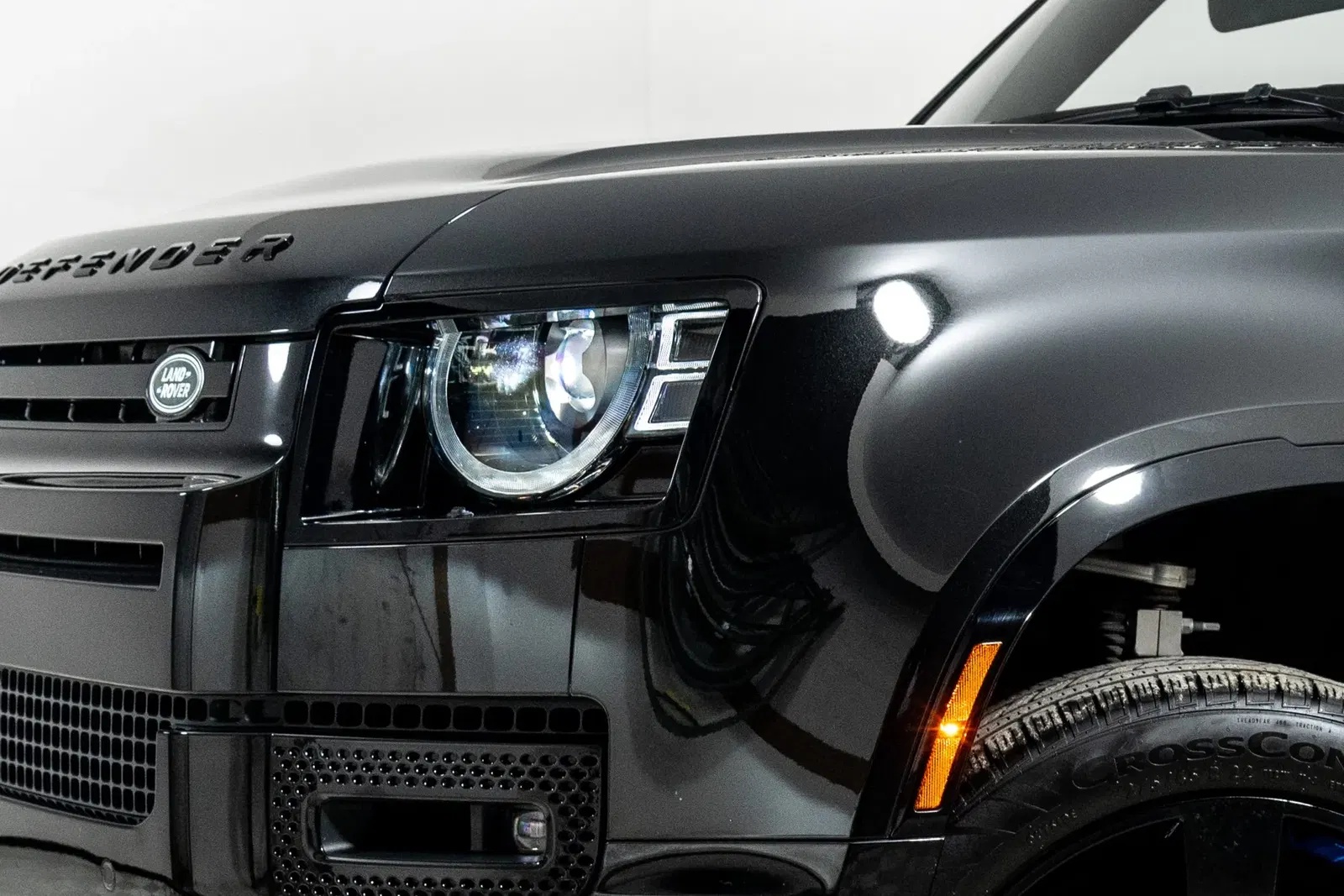 2022 Land Rover Defender 110 V8 Bond Edition