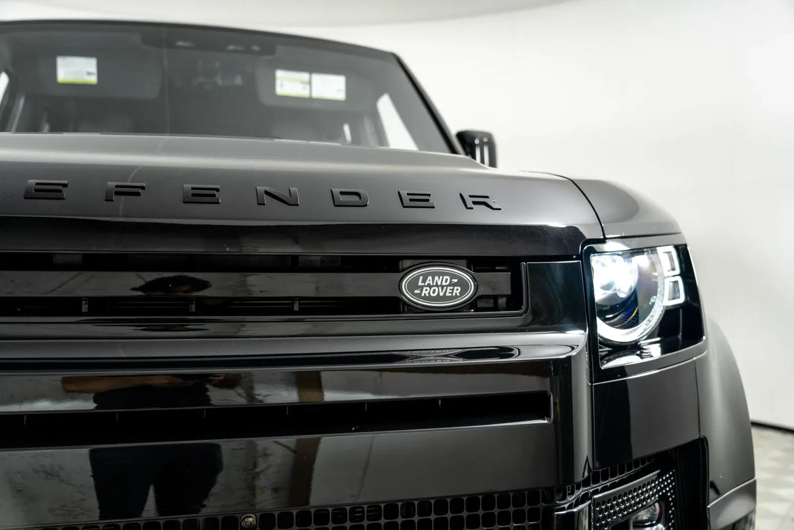 2022 Land Rover Defender 110 V8 Bond Edition