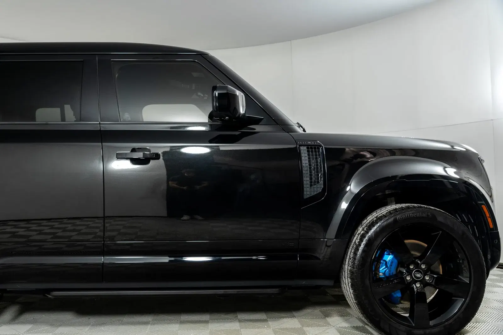 2022 Land Rover Defender 110 V8 Bond Edition
