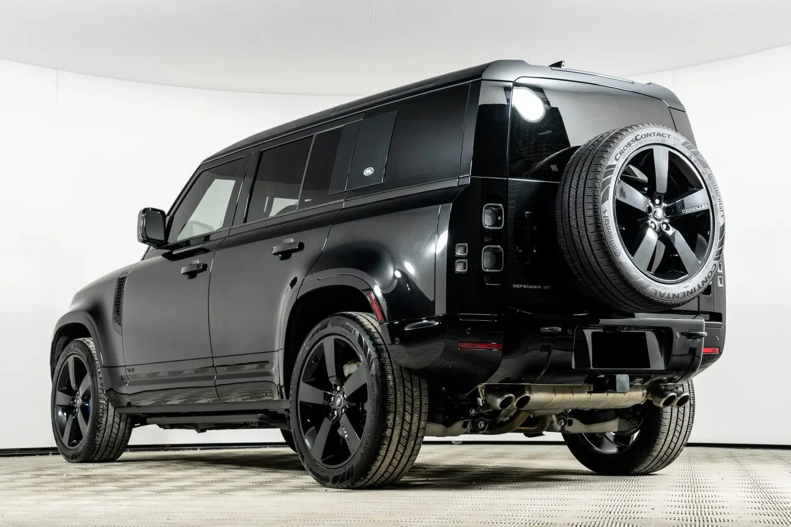 2022 Land Rover Defender 110 V8 Bond Edition