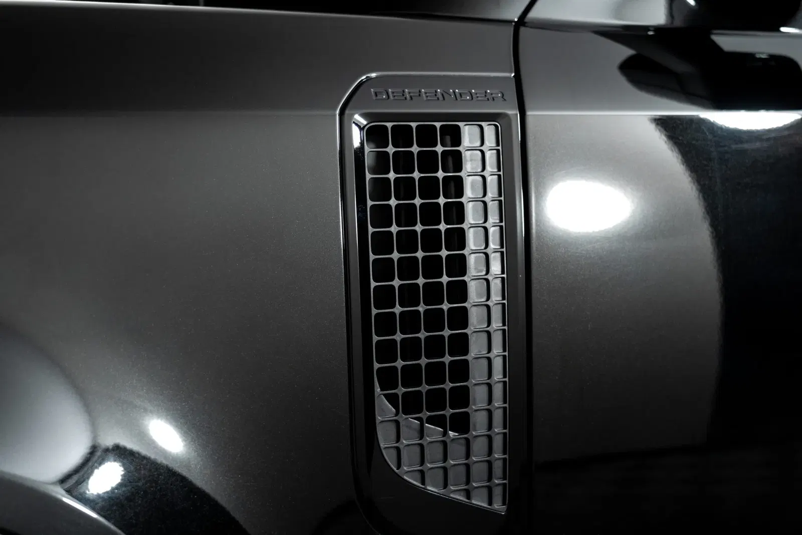 2022 Land Rover Defender 110 V8 Bond Edition