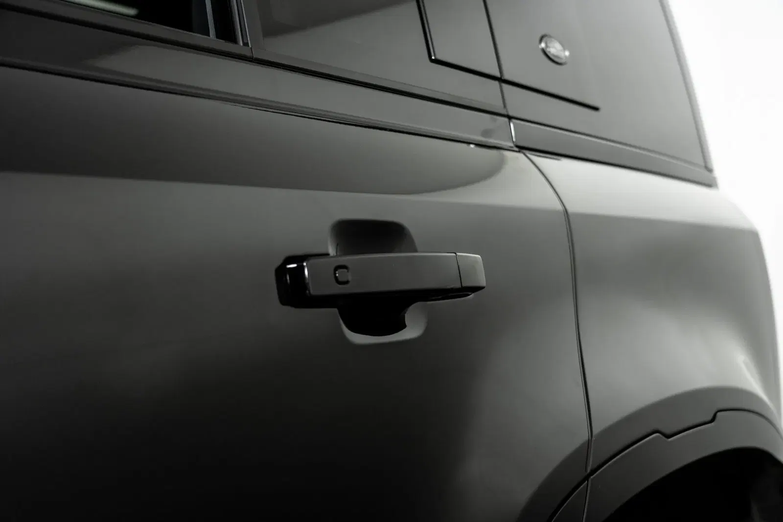 2022 Land Rover Defender 110 V8 Bond Edition