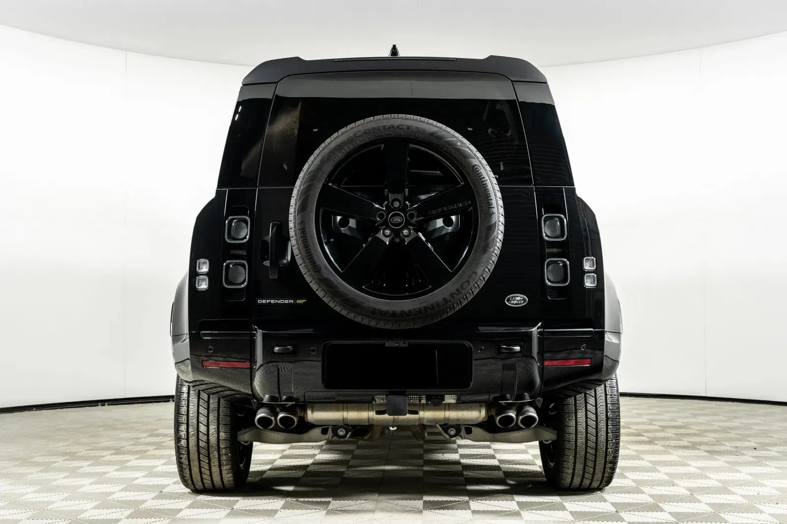 2022 Land Rover Defender 110 V8 Bond Edition