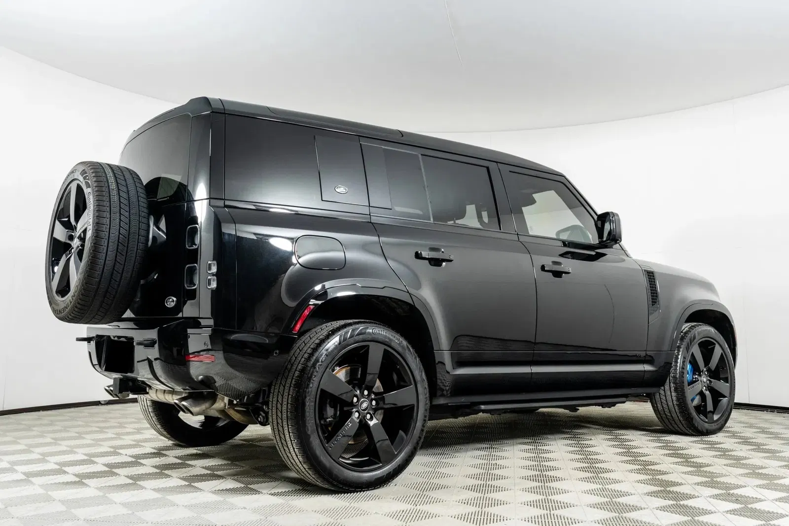 2022 Land Rover Defender 110 V8 Bond Edition