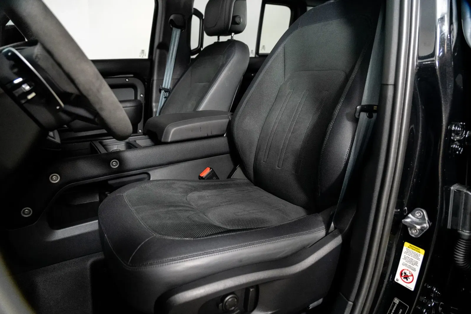 2022 Land Rover Defender 110 V8 Bond Edition