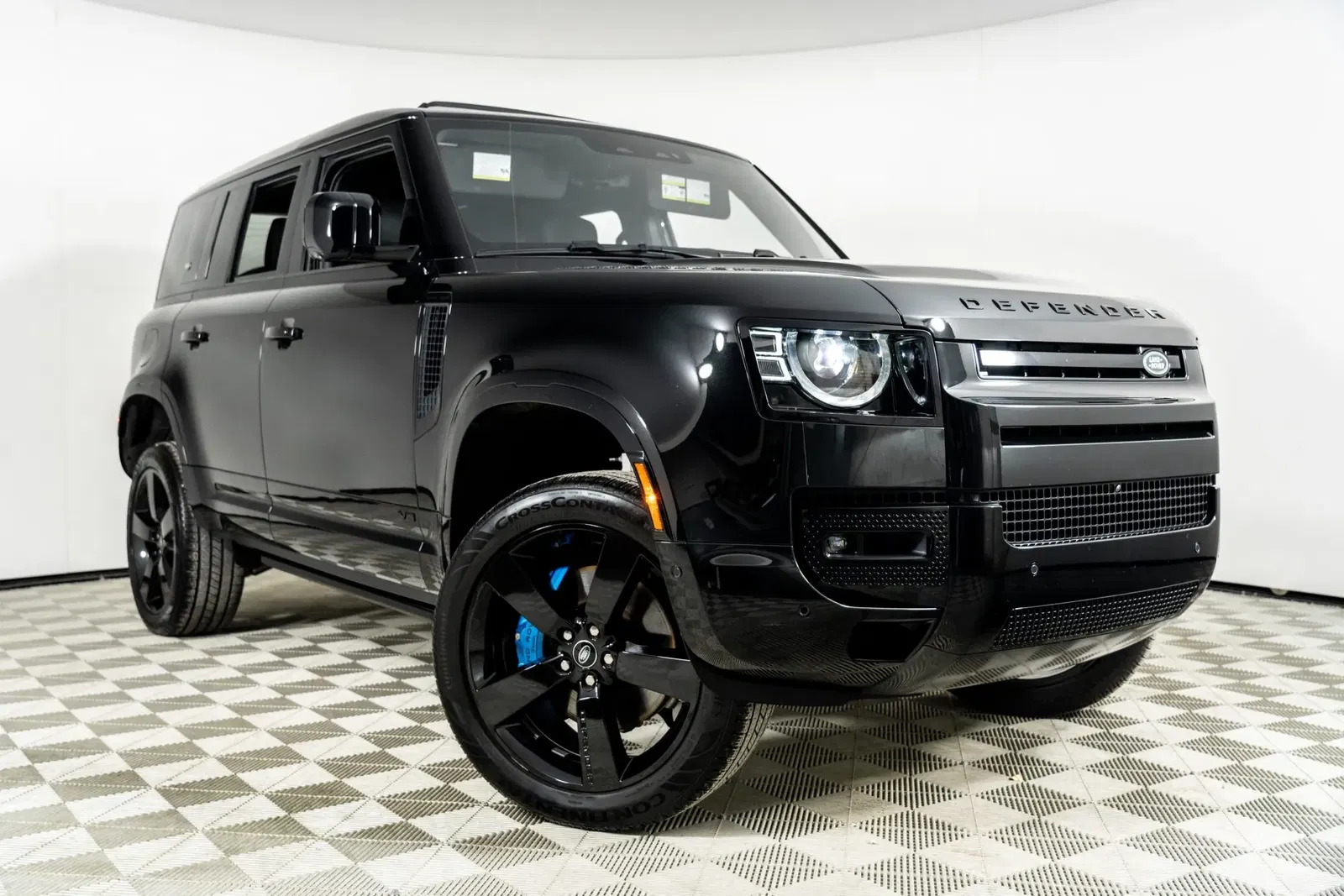 2022 Land Rover Defender 110 V8 Bond Edition