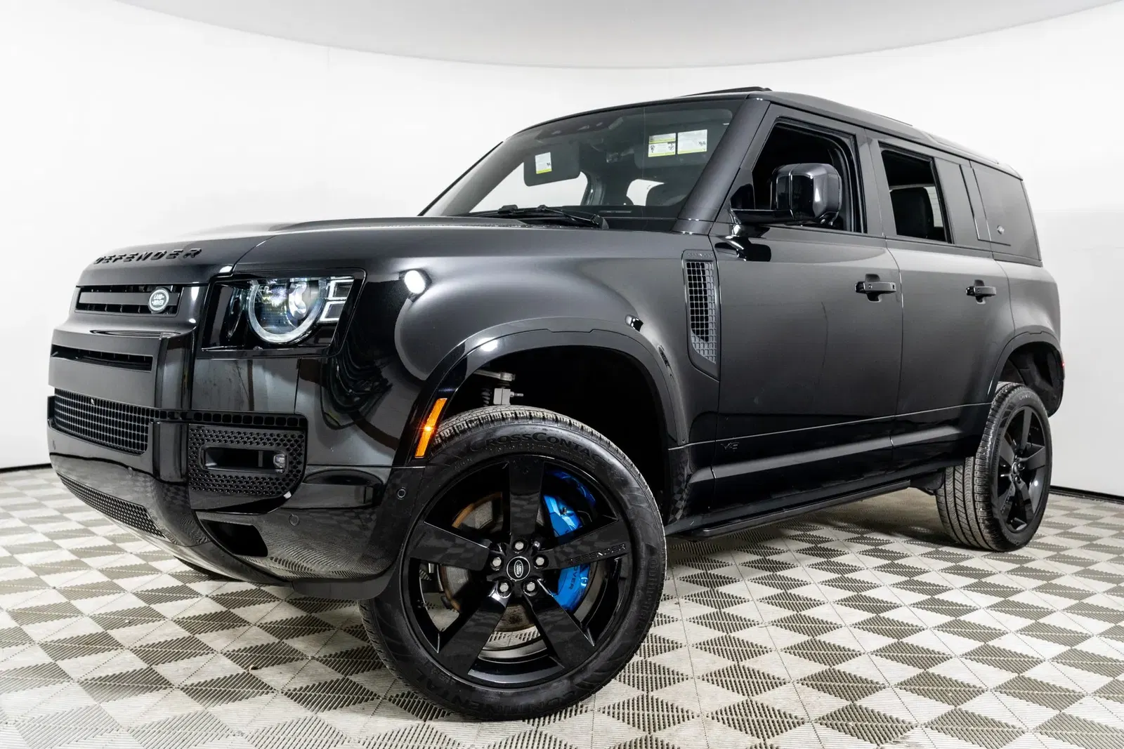 2022 Land Rover Defender 110 V8 Bond Edition