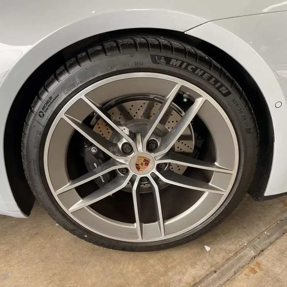2025 Porsche 911 Carrera