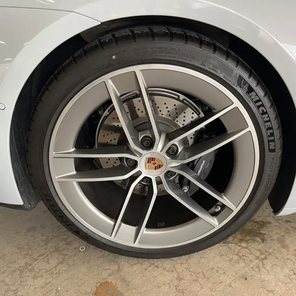 2025 Porsche 911 Carrera