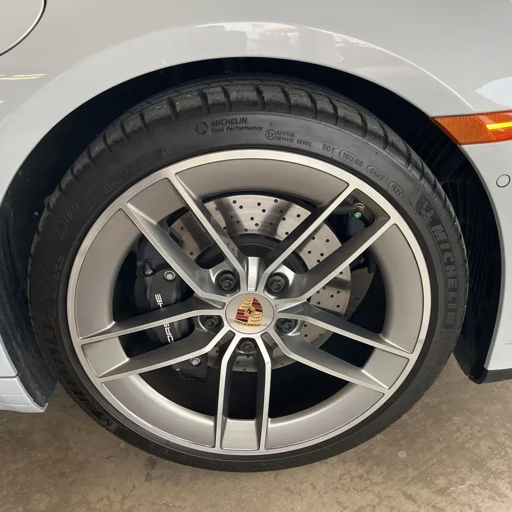 2025 Porsche 911 Carrera