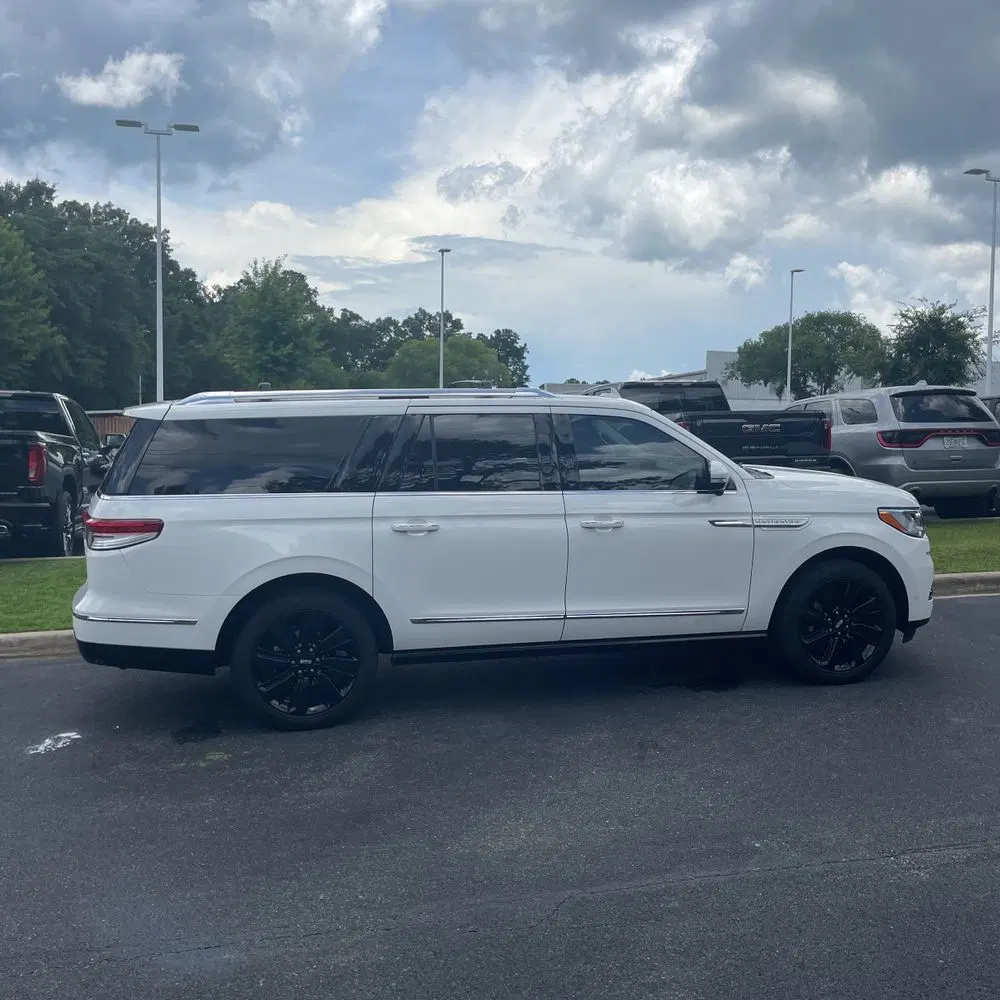 2023 Lincoln Navigator L Reserve