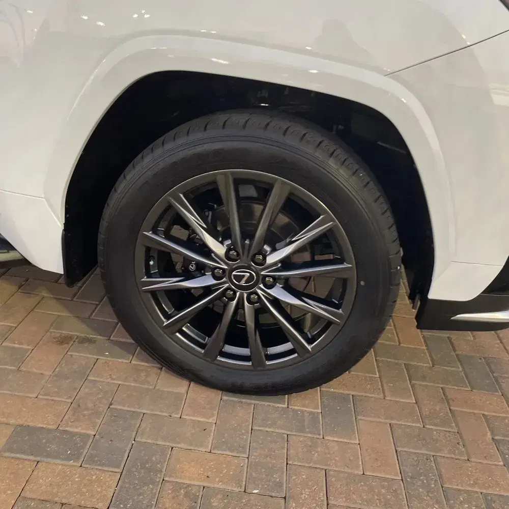2024 Lexus LX 600 F SPORT Handling