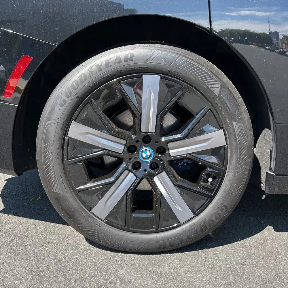 2025 BMW iX xDrive50
