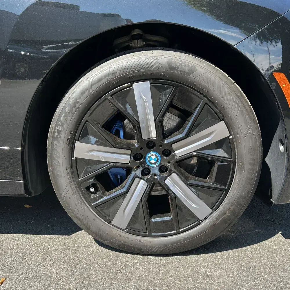 2025 BMW iX xDrive50