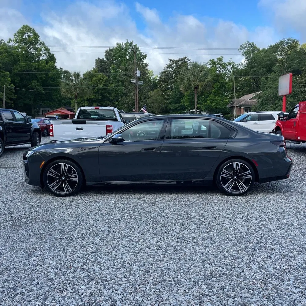 2023 BMW 7-Series 740i