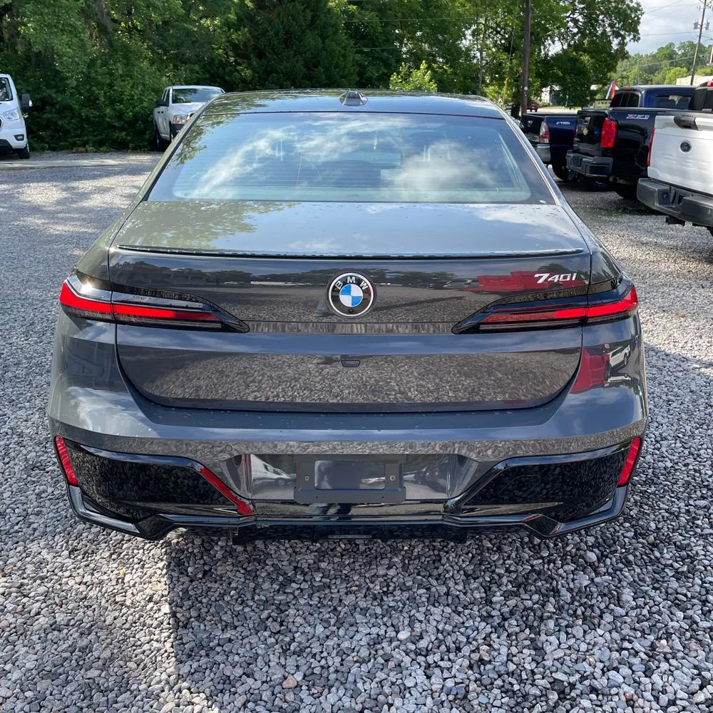 2023 BMW 7-Series 740i