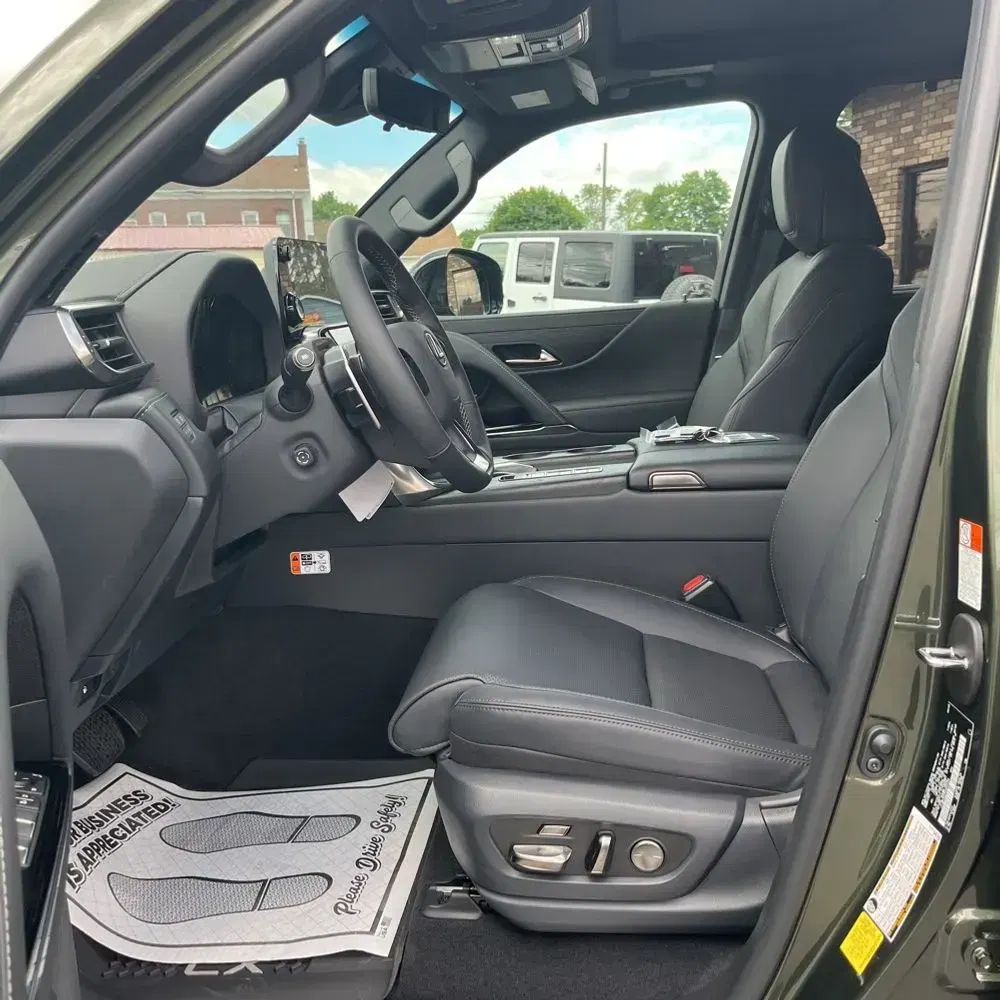2025 Lexus LX 700h Overtrail