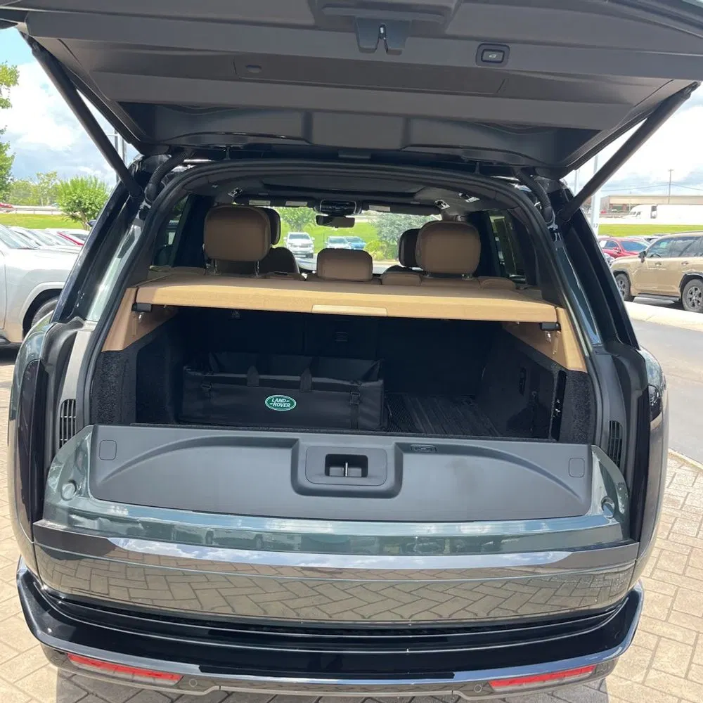 2023 Land Rover Range Rover P530 SE