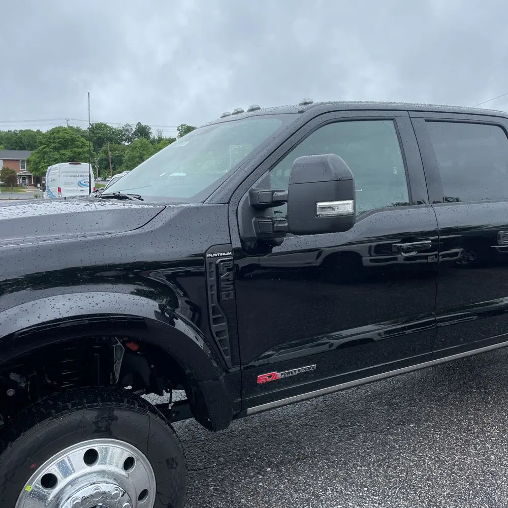 2025 Ford F-450 Super Duty Platinum