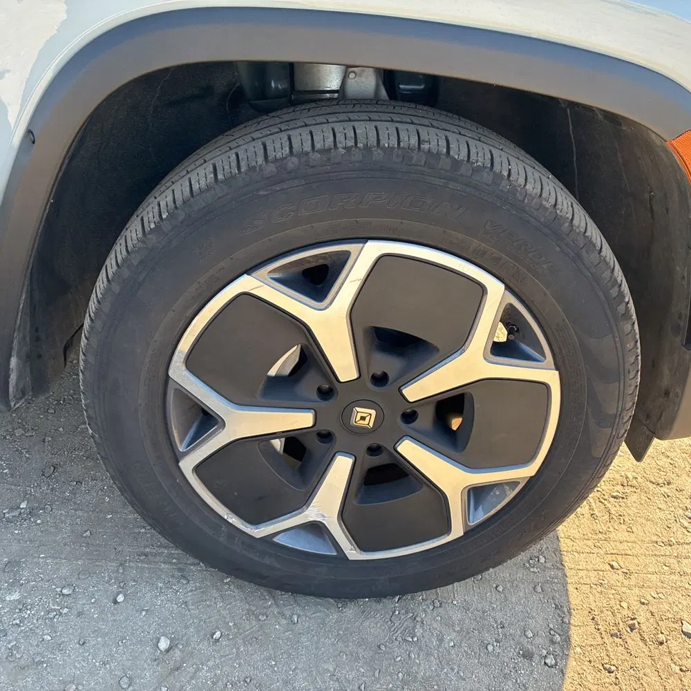 2024 Rivian R1T Adventure Dual-Motor