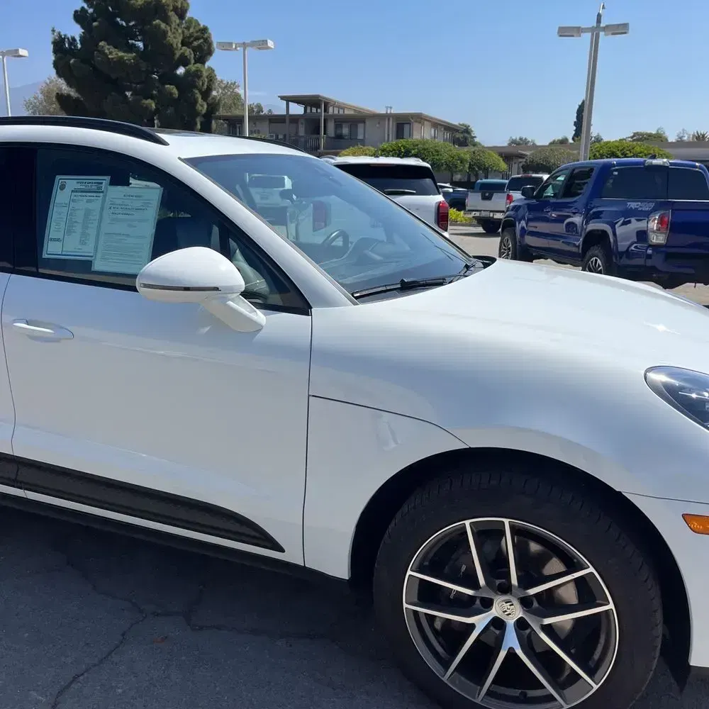 2023 Porsche Macan Base