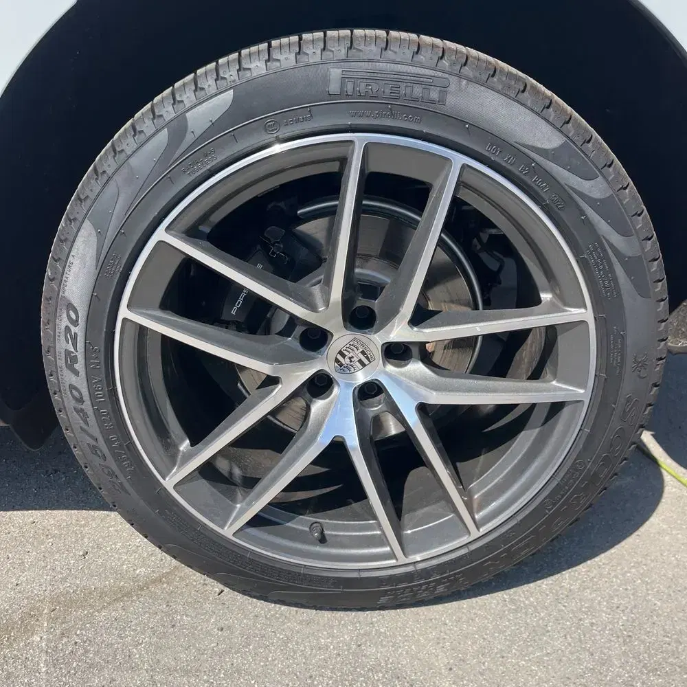 2023 Porsche Macan Base
