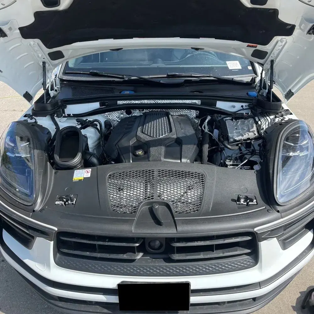2023 Porsche Macan Base