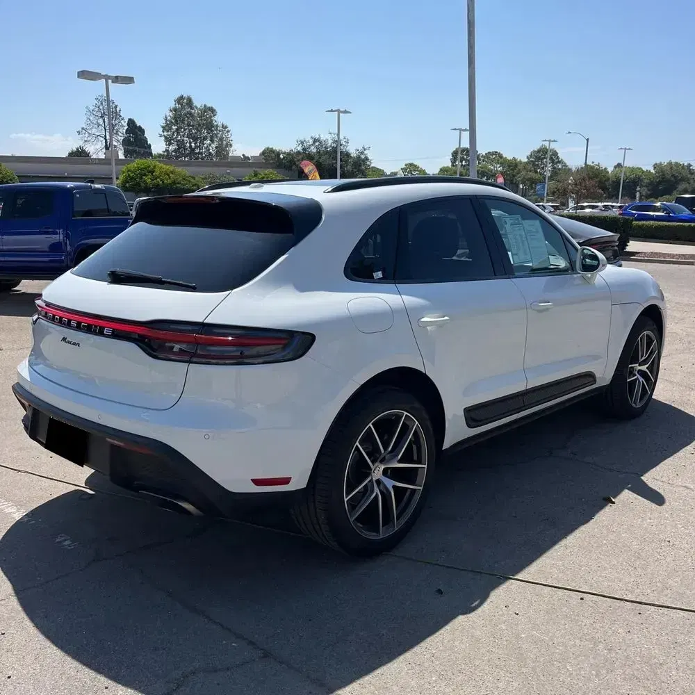 2023 Porsche Macan Base