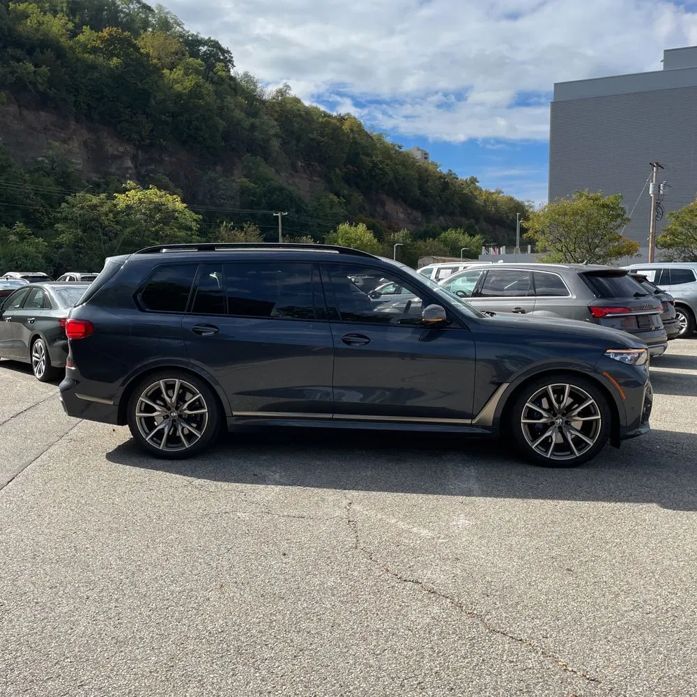 2022 BMW X7 M50i
