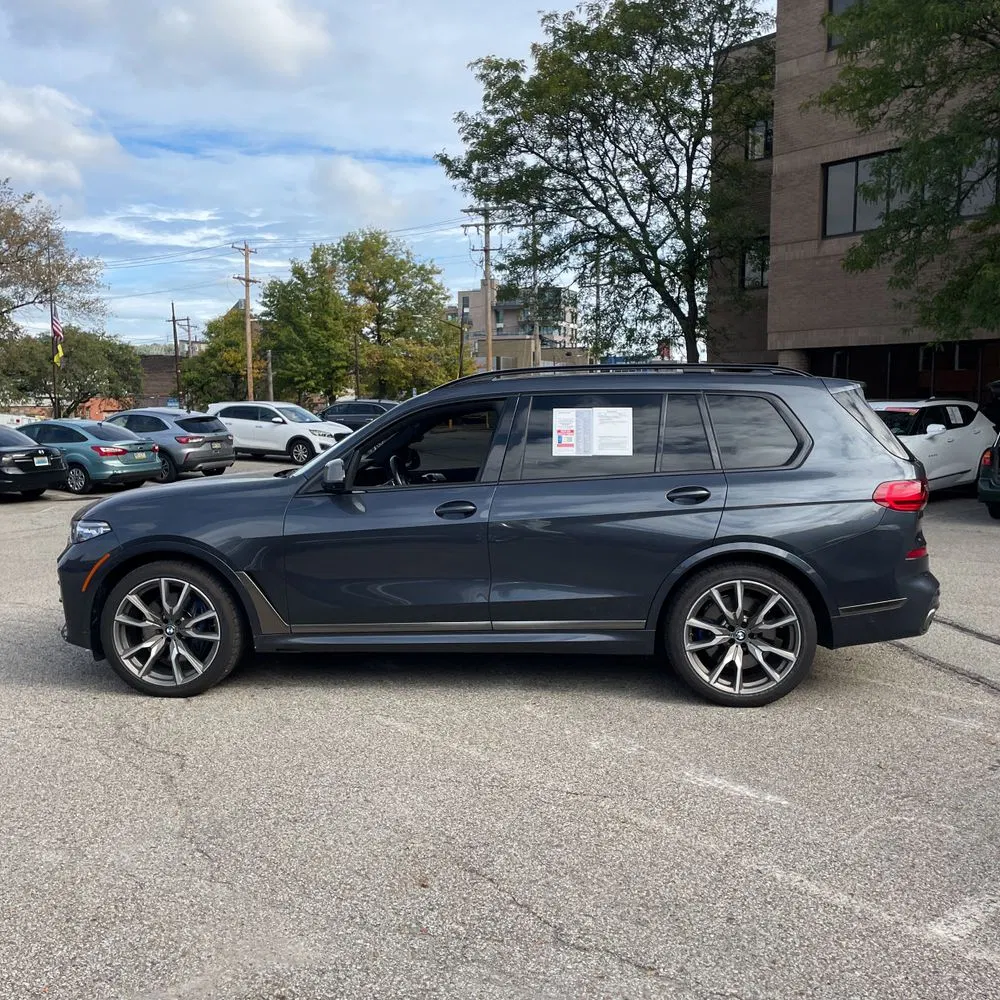 2022 BMW X7 M50i