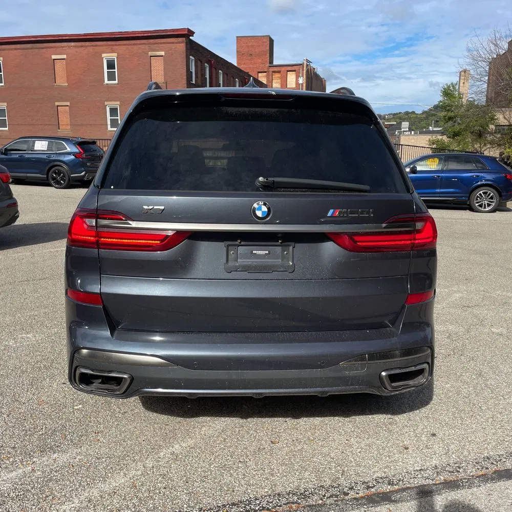 2022 BMW X7 M50i