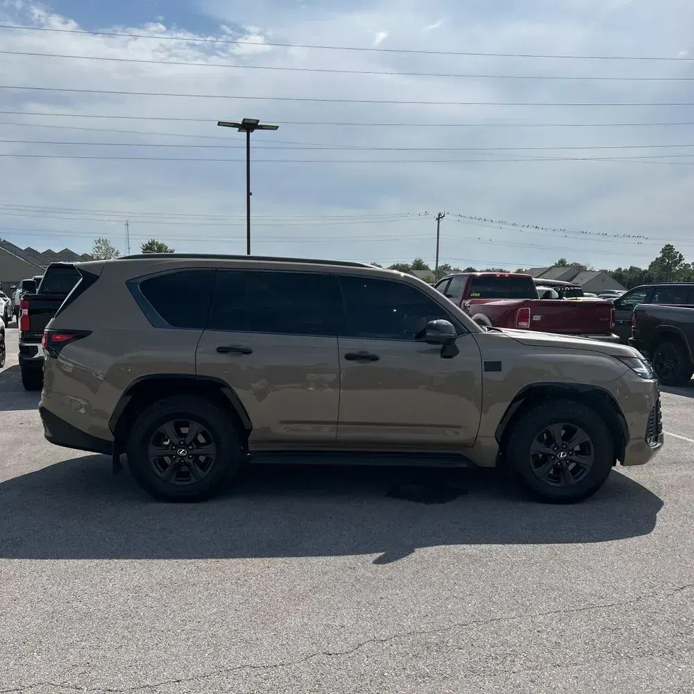 2025 Lexus LX 700h Overtrail