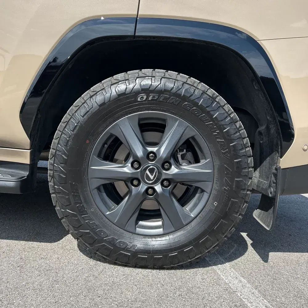 2025 Lexus LX 700h Overtrail