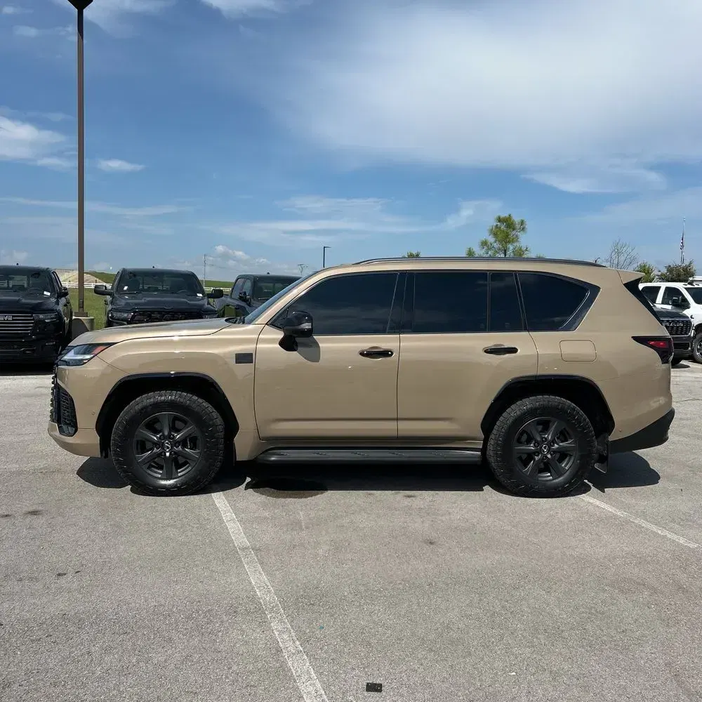 2025 Lexus LX 700h Overtrail