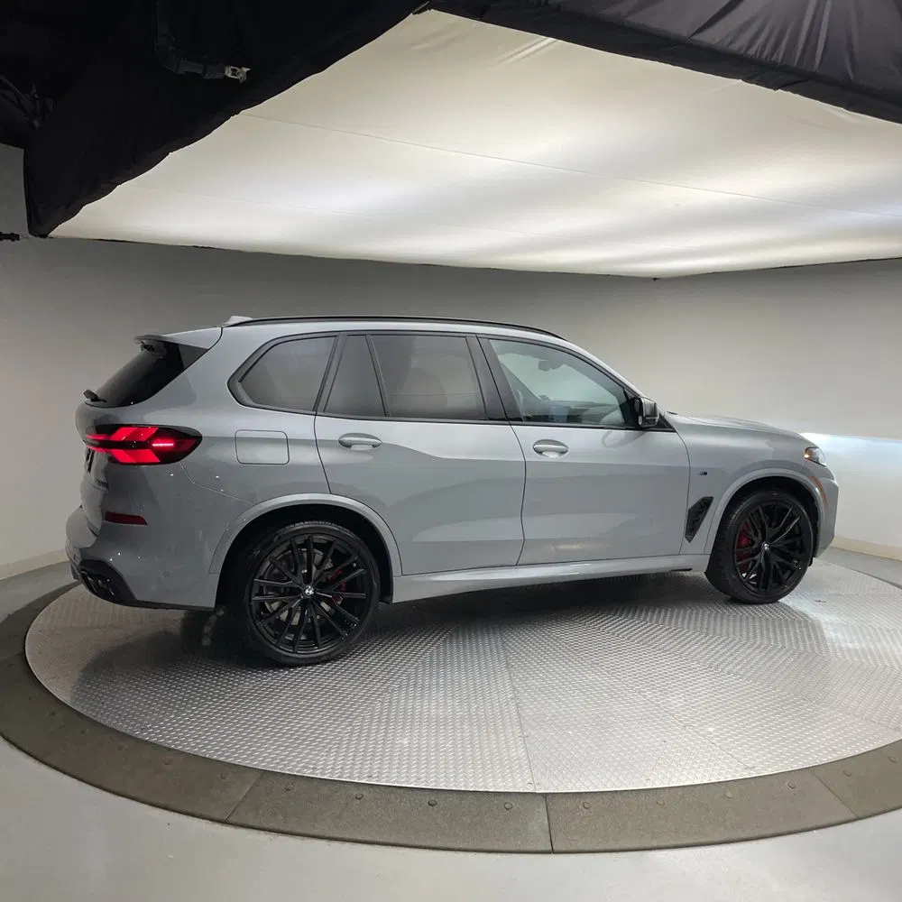 2025 BMW X5 M60i
