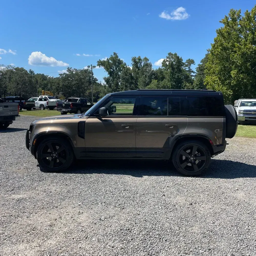 2025 Land Rover Defender 110 X-Dyn SE P400